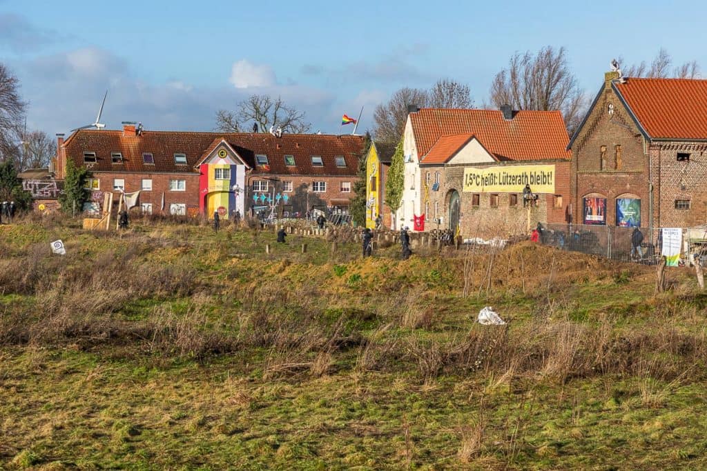 Der Ort Lützerath besteht aus sieben Häusern / © Foto: Georg Berg