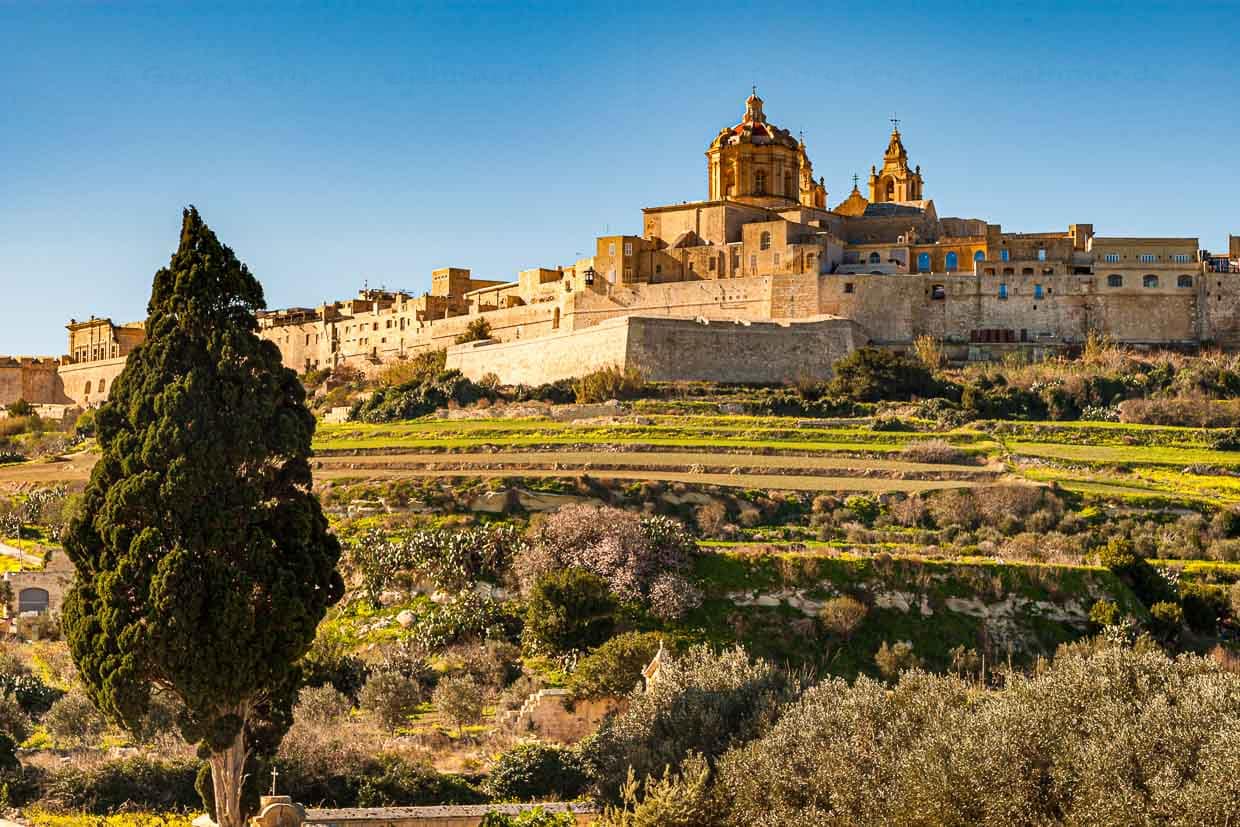 Mdina, die ehemalige Hauptstadt von Malta mit St. Pauls Cathedral. Der Legende nach erlitt der Apostel Paulus von Tarsus auf Malta Schiffbruch, überlebte die unsanfte Landung gut und begann ohne große Umschweife mit der Christianisierung der Inselbewohner / © Foto: Georg Berg