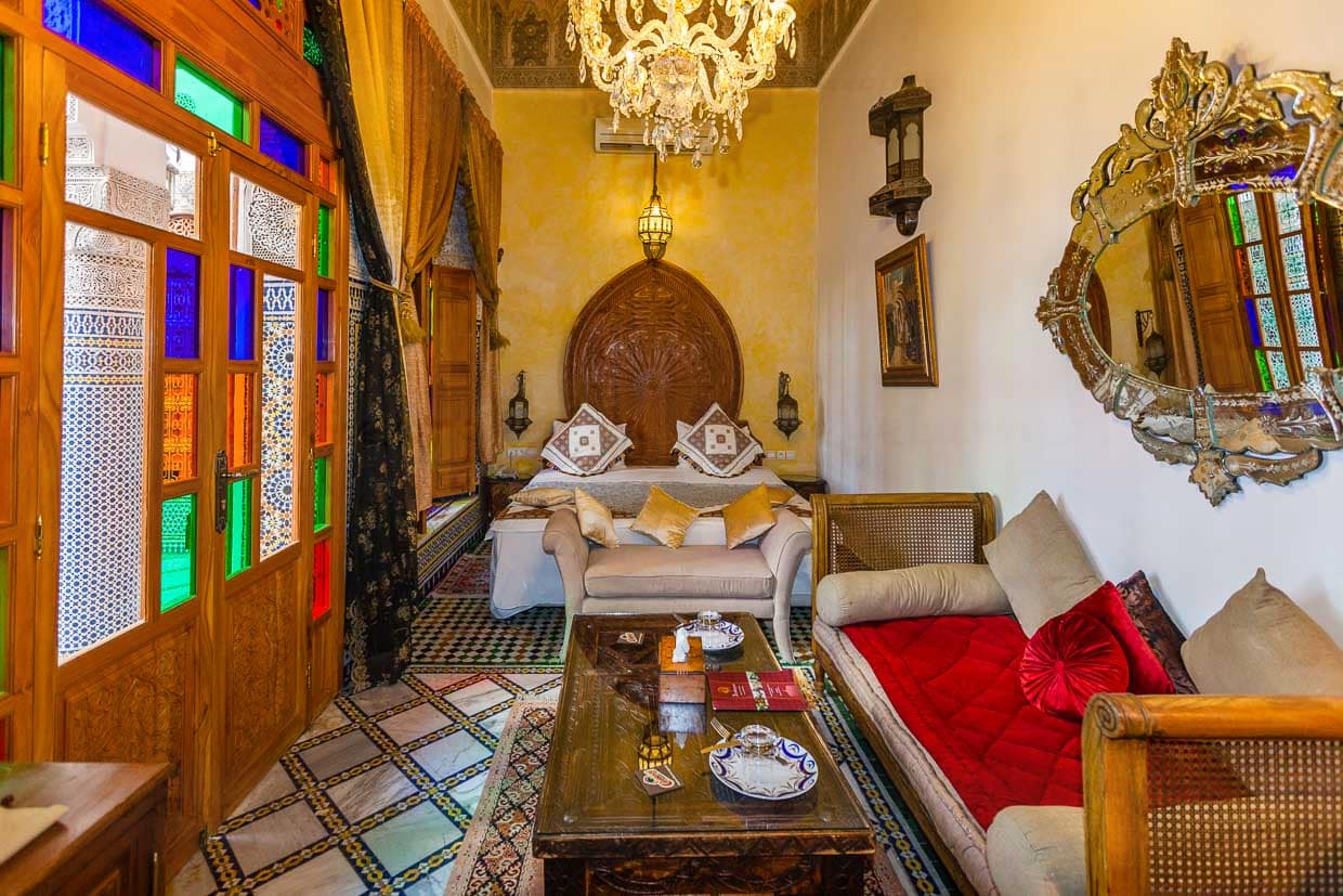 Die Ambassador Suite Chriffa erstreckt sich über zwei Etagen, verfügt über ein Queensize-Doppelbett, zwei Sofas und zwei weitere Betten / © Foto: Georg Berg