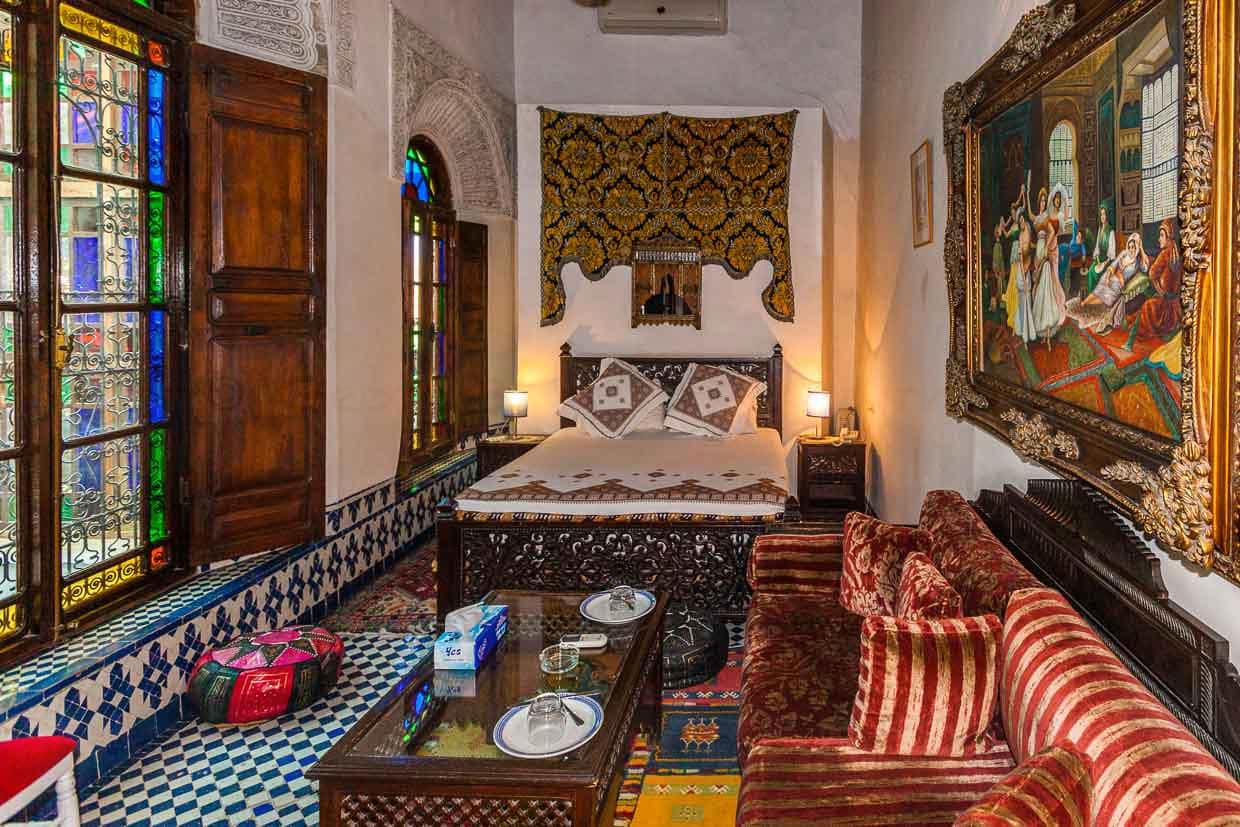 Die Junior Suite Jaffa ist prächtig verziert und verfügt über ein Queensize-Doppelbett / © Foto: Georg Berg