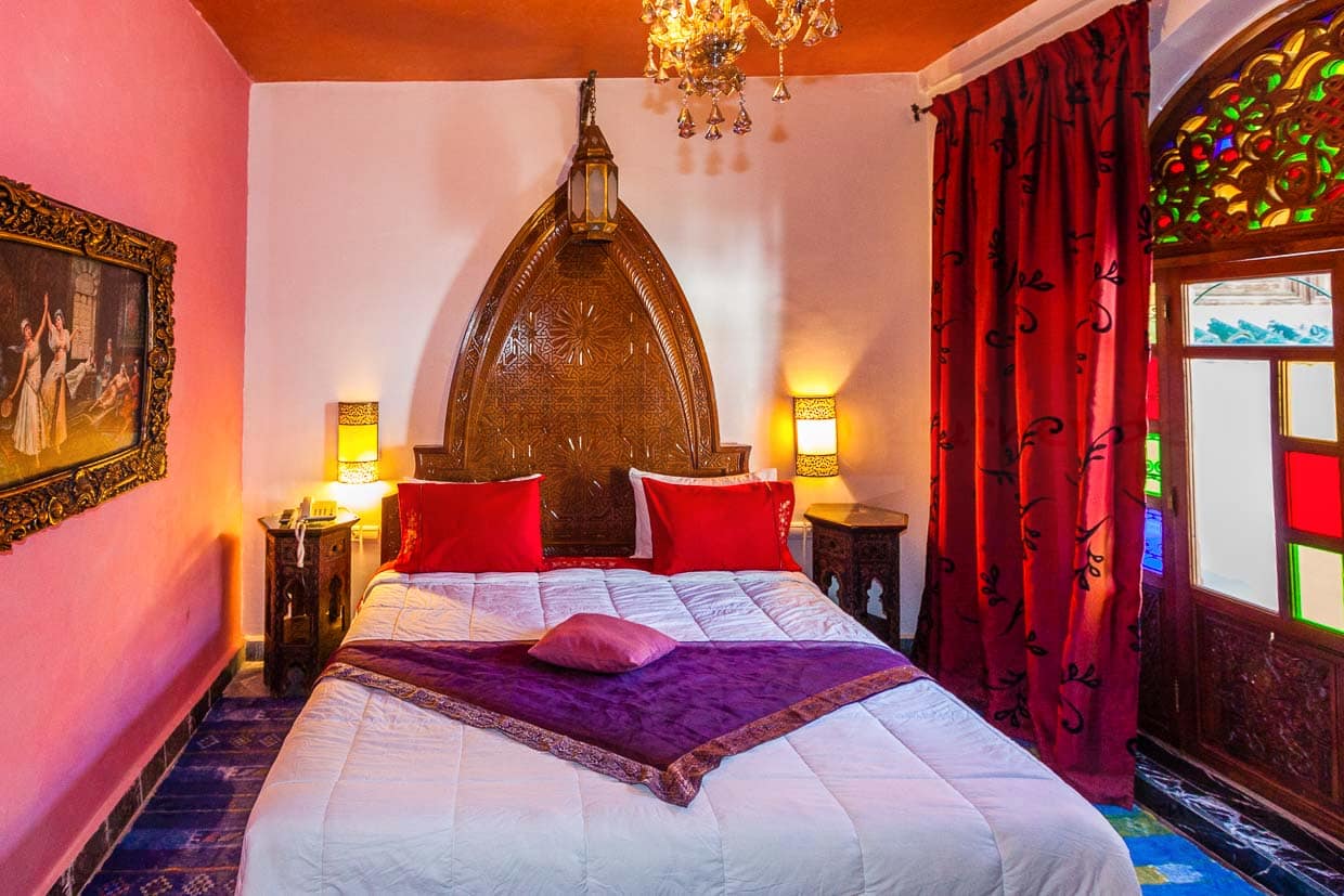 Vergleichsweise sachlich: das Schlafzimmer der Ambassador Suite Toufik / © Foto: Georg Berg