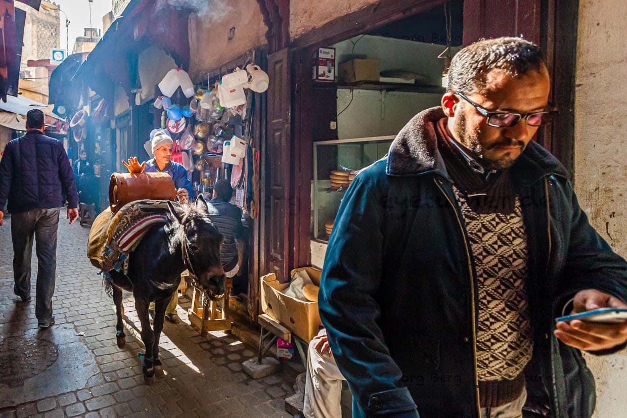 Gassen wie vor 1.000 Jahren, aber die Menschen, die die Stadt mit Leben füllen, leben in der Gegenwart / © Foto: Georg Berg