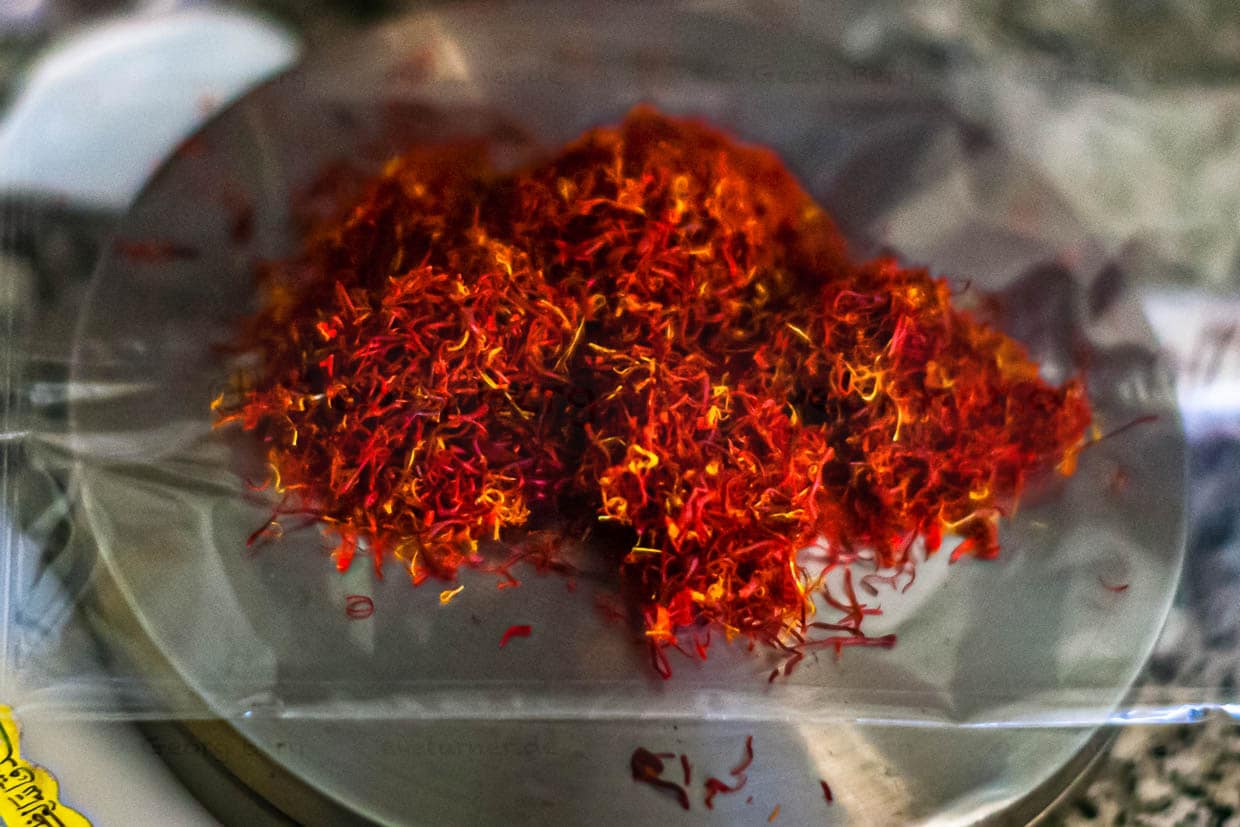 Safran, das rote Gold hat nicht nur einen unvergleichlichen Geschmack, sondern ist auch noch sehr gesund / © Foto: Georg Berg