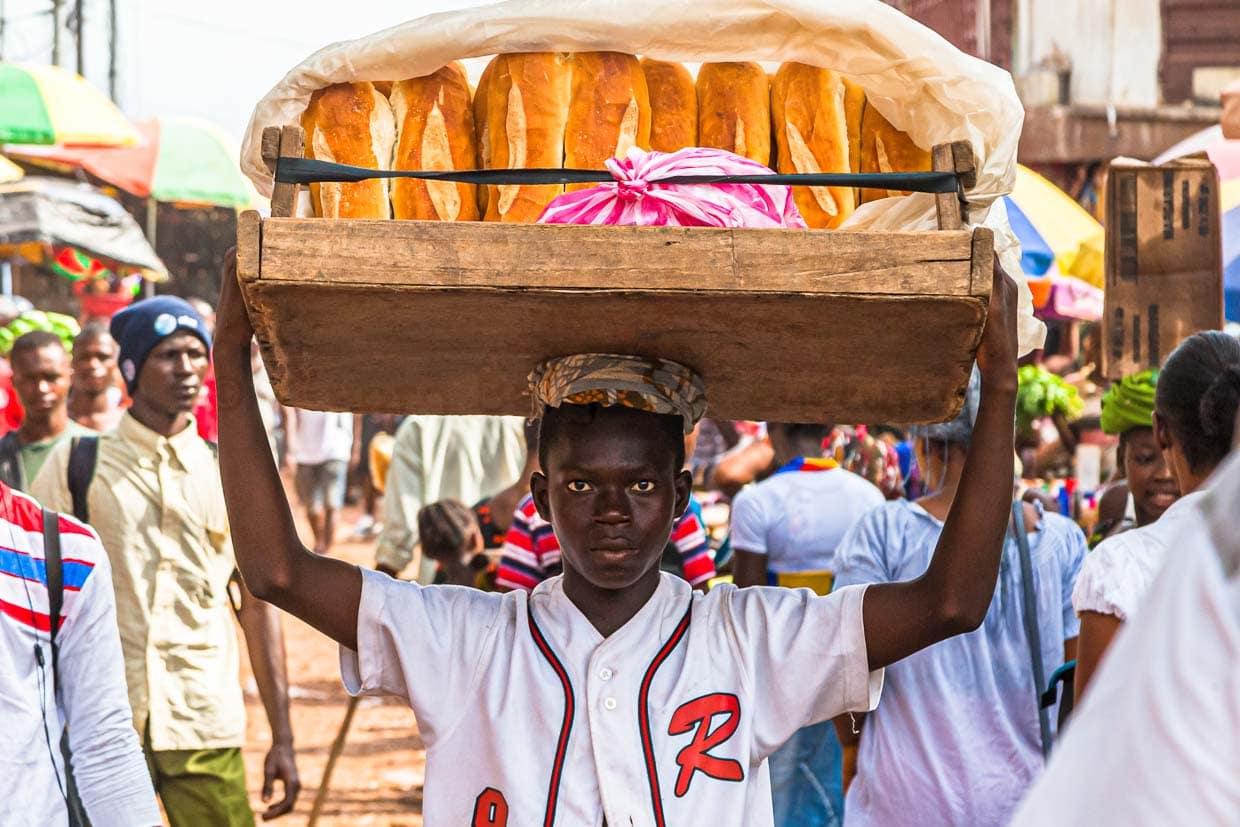 Bäckerjunge aus Sierra Leone / © Foto: Georg Berg