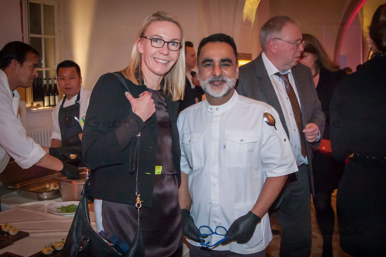 Vineet Bhatia ist zum ersten Mal auf dem Rheingau Gourmet und Wein Festival dabei. An gleich drei Tagen ist er in Aktion. Hier mit Angela Berg auf der Welcome Party / © Foto: Georg Berg