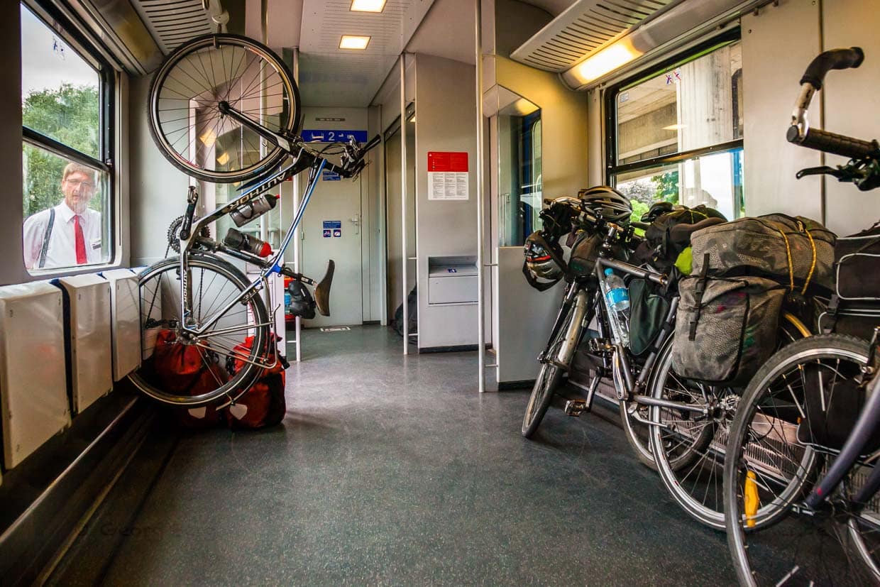 Großes Fahrradabteil im Nahverkehrszug der ÖBB / © Foto: Georg Berg