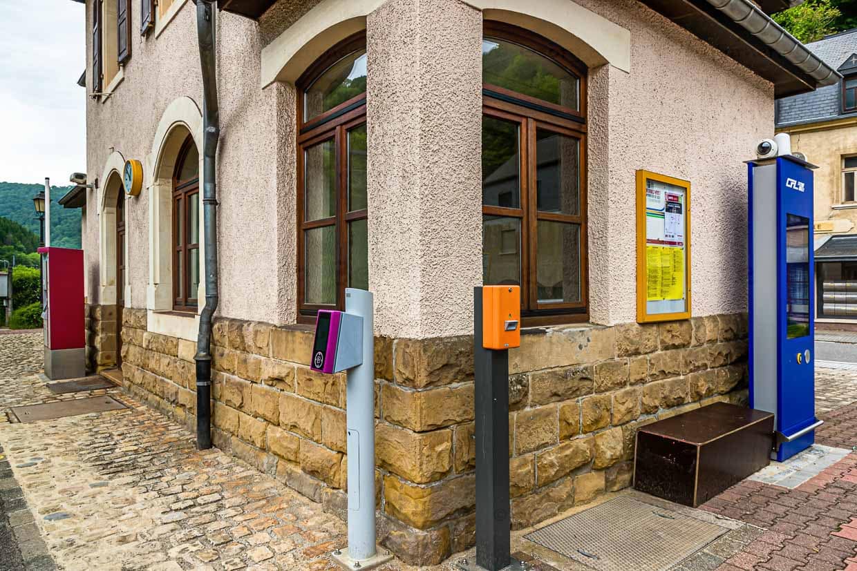 Ticketschalter haben im Großherzogtum Luxemburg ausgedient. Nur für Fahrten mit der 1. Klasse muss ein Ticket bezahlt werden. Alle anderen Verbindungen, ob Bus oder Schiene sind im ganzen Land kostenlos / © Foto: Georg Berg