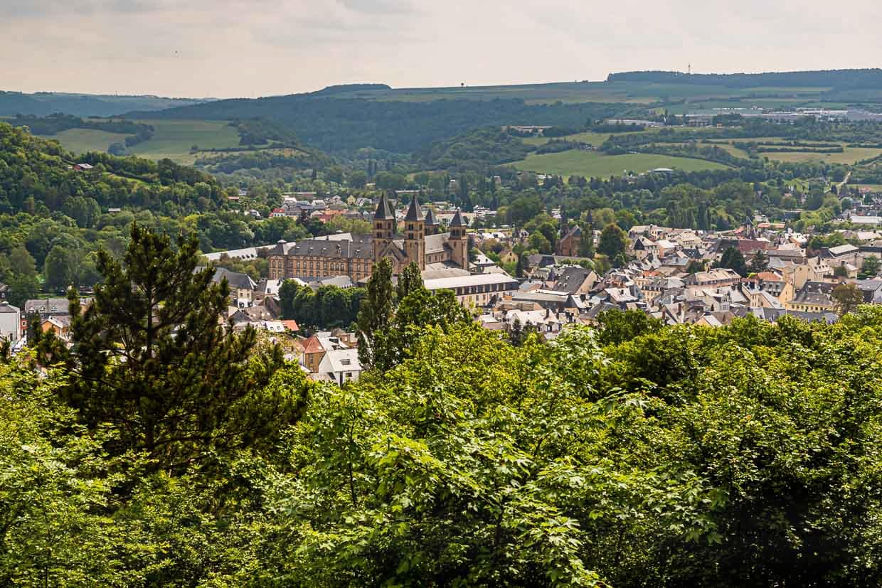 Echternach mit der Basilika vom Aussichtspunkt Trooskneppchen / © Foto: Georg Berg