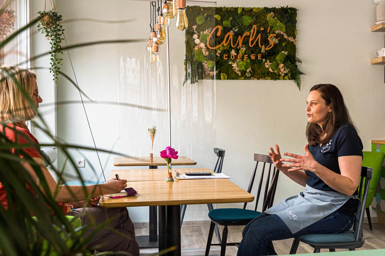 Caroline Nockels hat sich mitten in der Pandemie ihren Traum vom eigenen Café in Echternach erfüllt. Carli’s Coffee liegt nahe am Echternacher Marktplatz / © Foto: Georg Berg