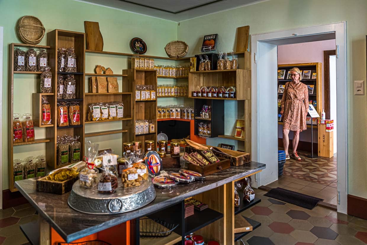 Im Negozio Val Maggia in Cevio kann man sich vor der Weiterfahrt hoch ins Ca Vagia mit lokalen Lebensmitteln eindecken / © Foto: Georg Berg