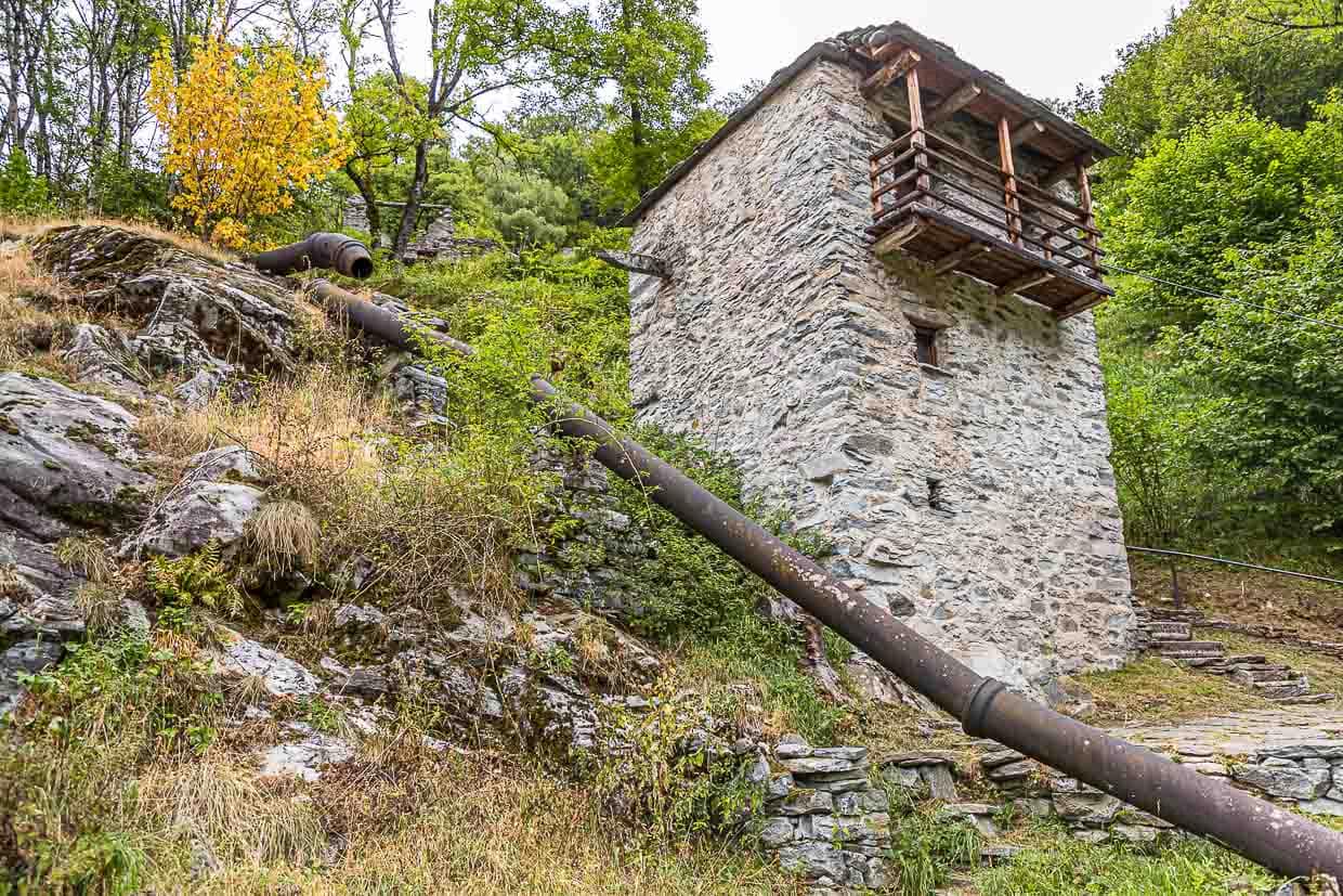 Je höher man den Parco dei Mulini in Vergeletto hinaufsteigt, desto schlechter der Zustand der verlassenen Mühlen / © Foto: Georg Berg