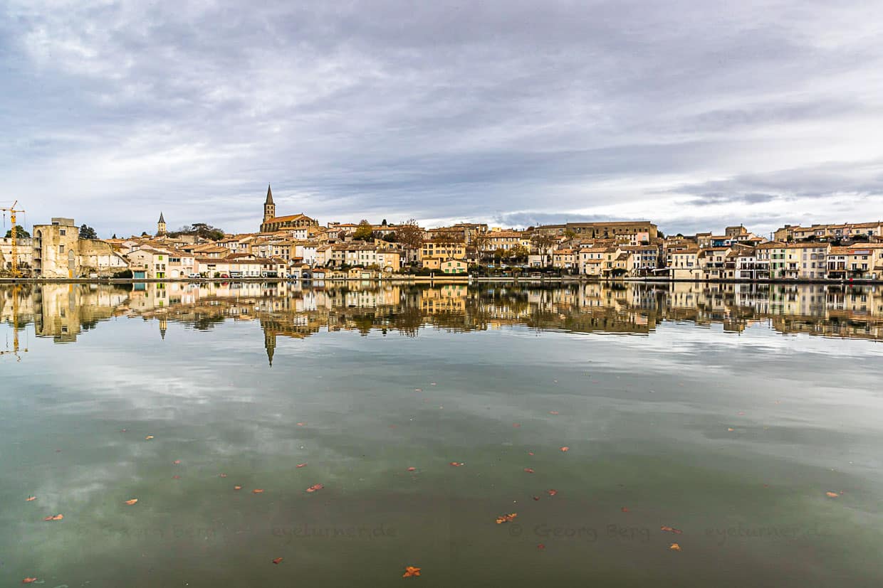 Castelnaudary hinter dem Bassin des Canal du Midi / © Foto: Georg Berg