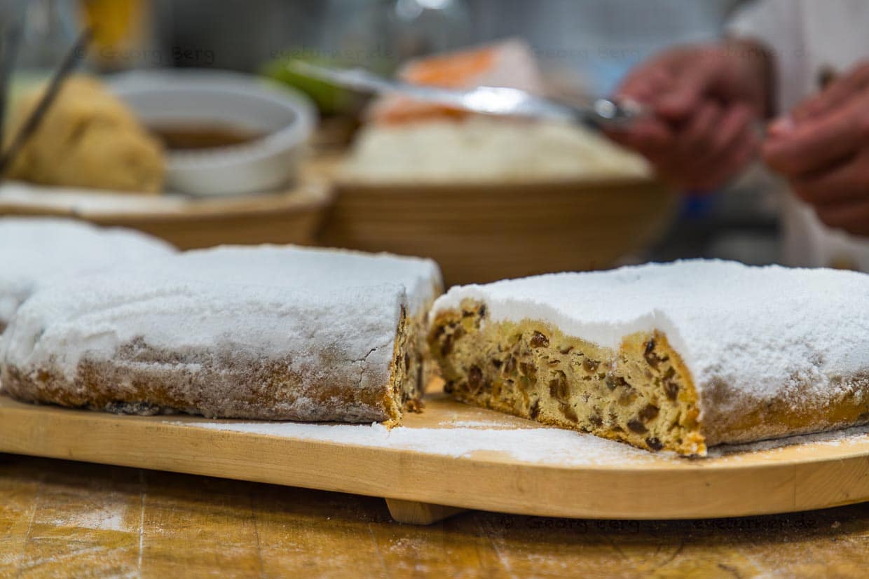 Selon les statuts de l'association de protection du Dresdner Christstollen, l'original Dresdner Christstollen est un gâteau aux raisins secs / © Photo : Georg Berg