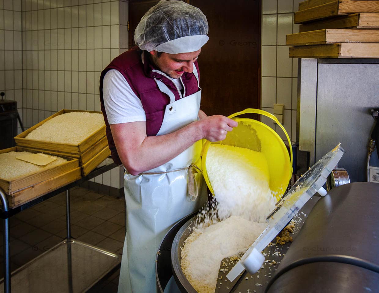 Peter Koch verwendet ausschließlich Bio-Zutaten für seine Miso-Pasten / © Foto: Georg Berg