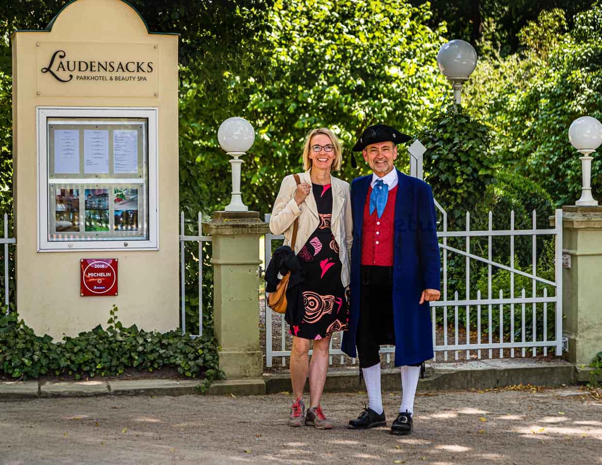 Startpunkt Parkhotel. Nach Variationen von Rhoner Lachsforelle und Gemüse und einem Glas fränkischem Weißburgunder geht es mit Hermann Laudensack durch das historische Bad Kissingen / © Foto: Georg Berg