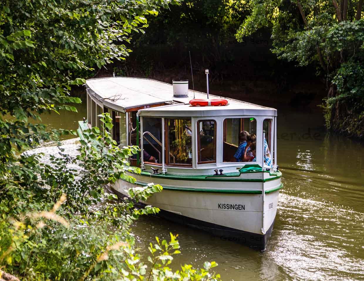 Ein Vergnügen aus vergangen Zeiten wird in Bad Kissingen bewahrt. Liebevoll wird das Linienschiff Dampferl genannt und pendelt zwischen Rosengarten und Oberer Saline / © Foto: Georg Berg