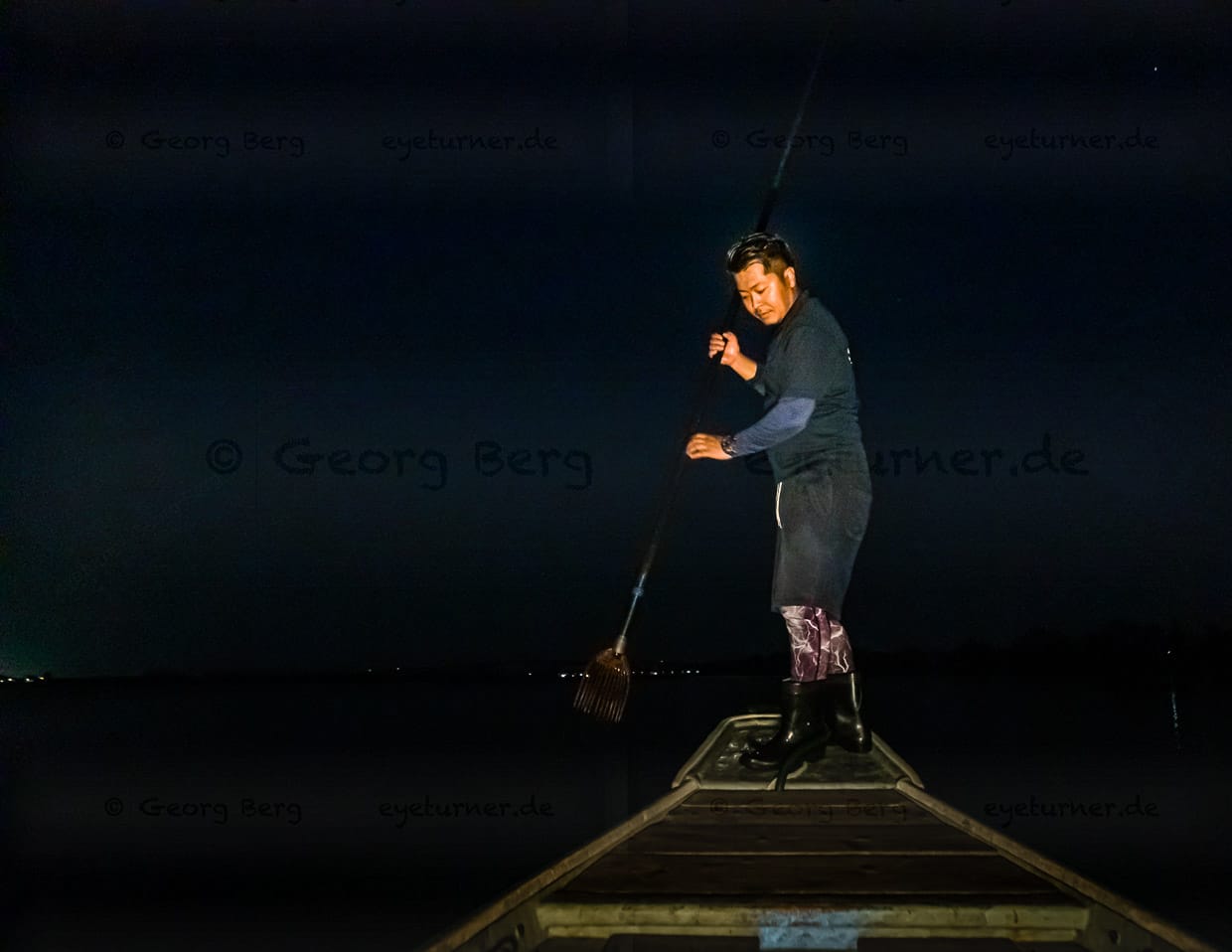 Zwölf-Zacken, Balance und zwei scharfe Augen sind nötig, um beim Speerfischen auch Beute zu machen / © Foto: Georg Berg