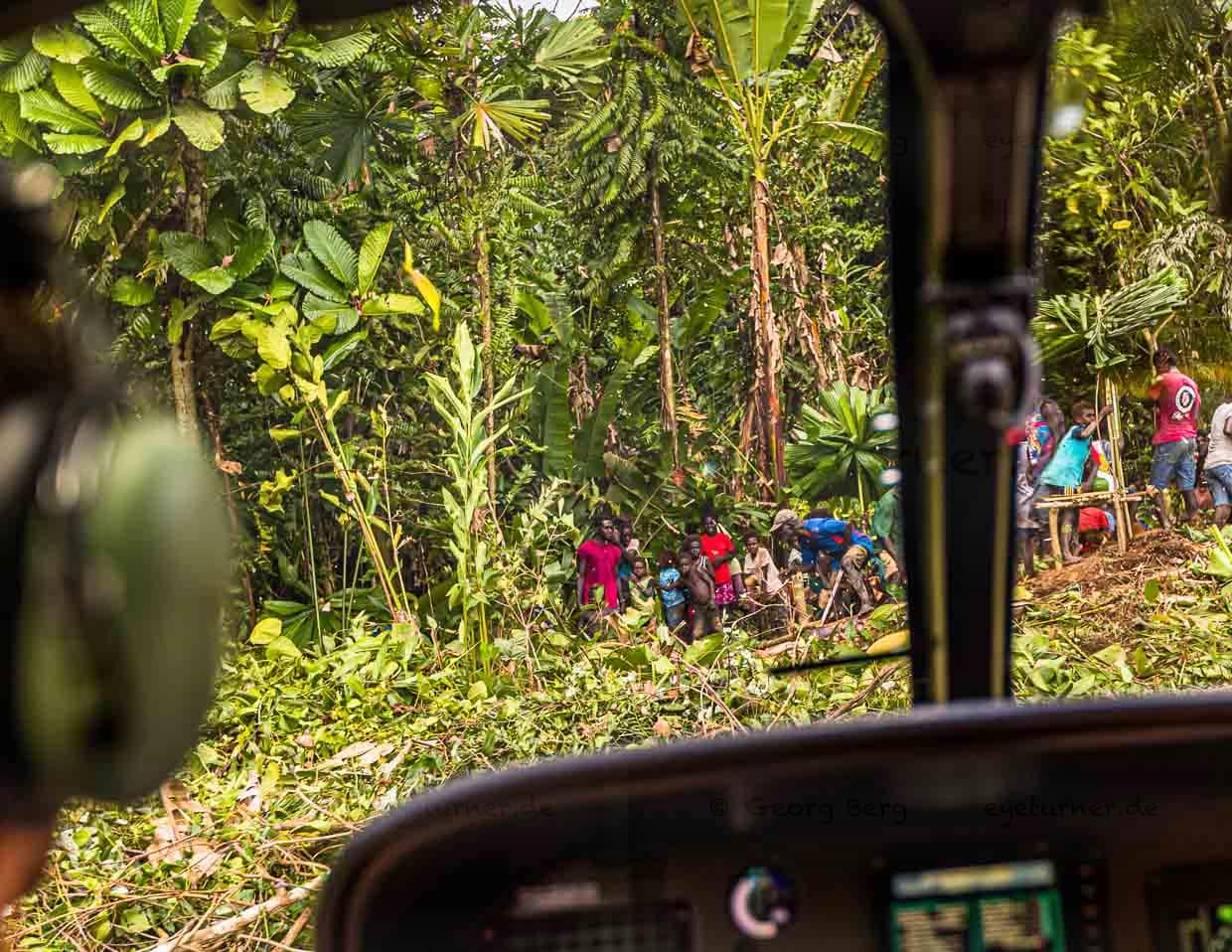 Eine Mischung aus Furcht und Neugier erwartet uns nach der Landung / © Foto: Georg Berg