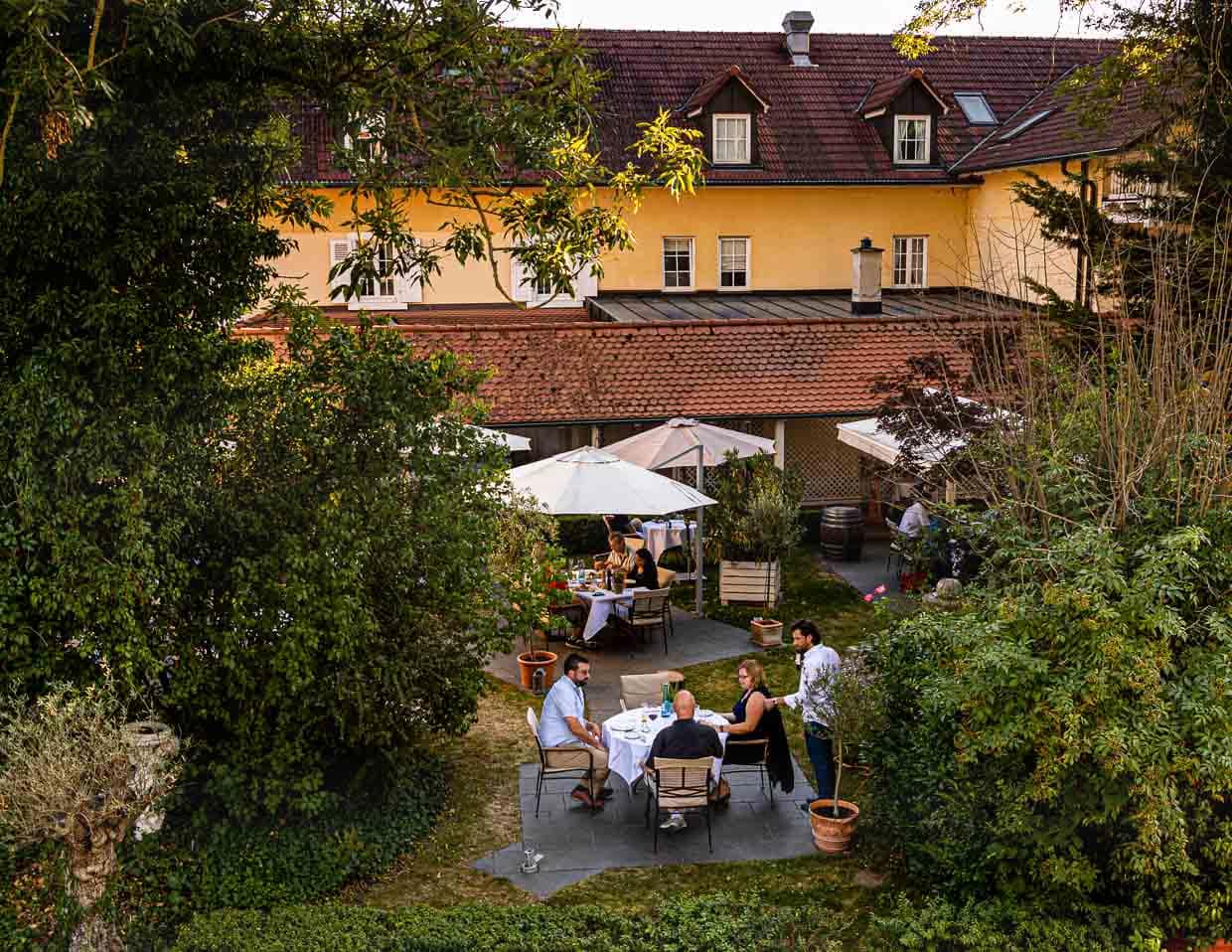 Idyllischer Garten mit Raum für Sitzgruppen. Dezente Verwandlung zu mehr italienischem Dolce Vita sind im Hotel Mühle und Restaurant La Cucina geplant / © Foto: Georg Berg