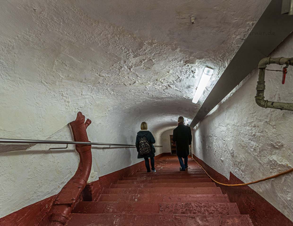 Mit Matthias Trum, der die Heller-Bräu seit 2003 leitet, kann man tief in die Brauerei-Geschichte eintauchen. Man merkt schnell, dass er auch Bier-Historiker ist und über ein umfangreiches Wissen verfügt, dass ihm auch dabei hilft, die rund 600-jährige Biergeschichte seiner eigenen Brauerei zu bewahren / © Foto: Georg Berg