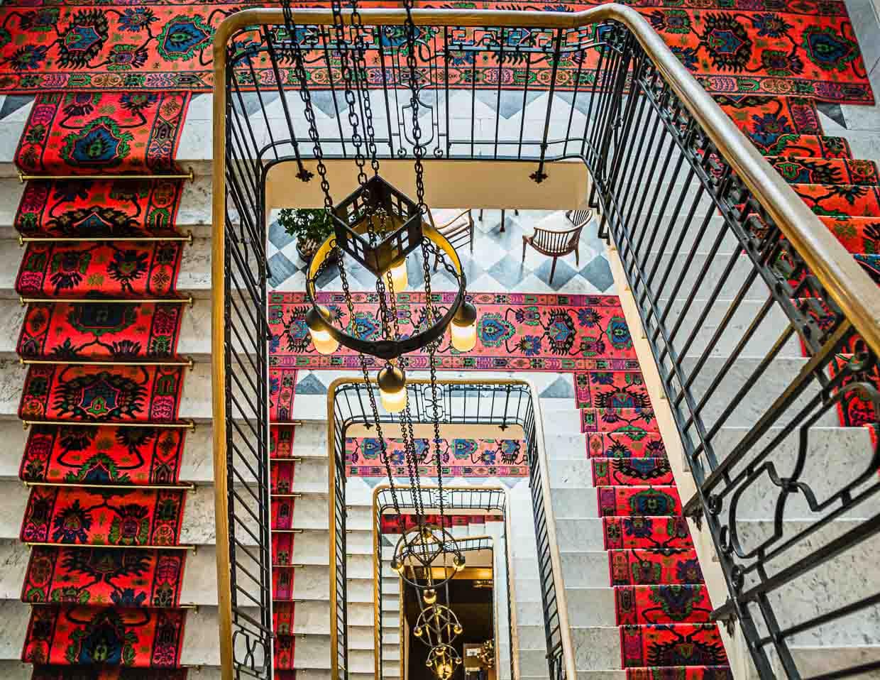 Wen die Füße noch tragen und wer den Charme der alten Zeiten zu schätzen weiß, sollte stets über das Treppenhaus zu seinem Zimmer gehen. Gleichzeitig ein gutes Höhentraining für Gäste aus dem Flachland