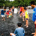 Strandspiele auf den indonesischen Sunda-Inseln / © Foto: Georg Berg
