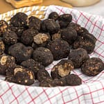 Schwarzer Trüffel, Wintertrüffel, Frankreich, Region Var, Tuber Melanosporum, Preis pro Kilo zwischen 600 und 1.000 Euro / © Foto: Georg Berg