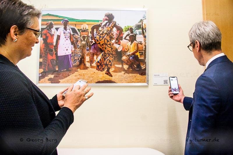 Ausstellung mit QR-Code Erklärung