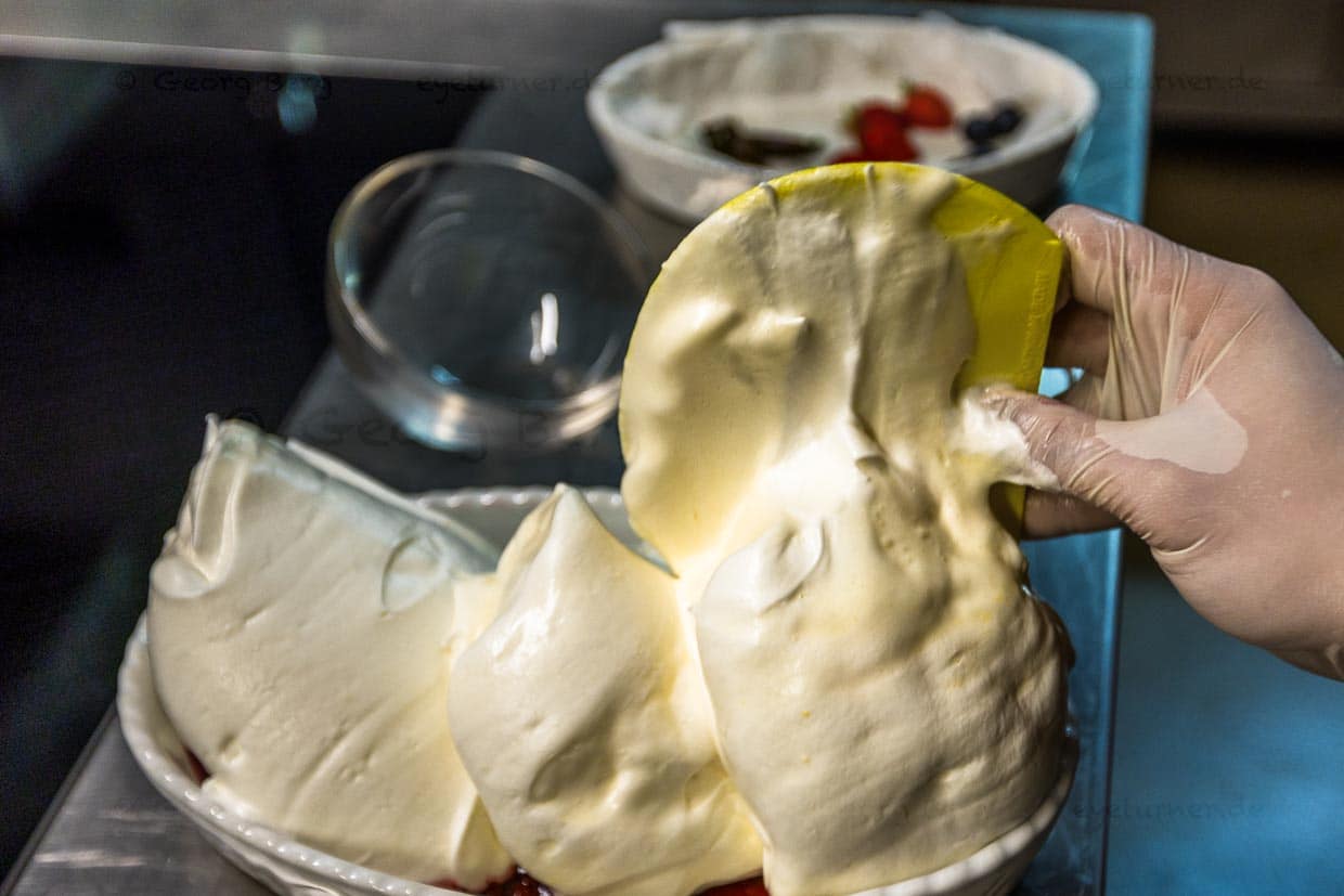 Salzburger Nockerln sind ursprünglich eine bürgerliche Speise aus dem 19. Jahrhundert. Eine Portion reicht für drei Personen / © Foto: Georg Berg
