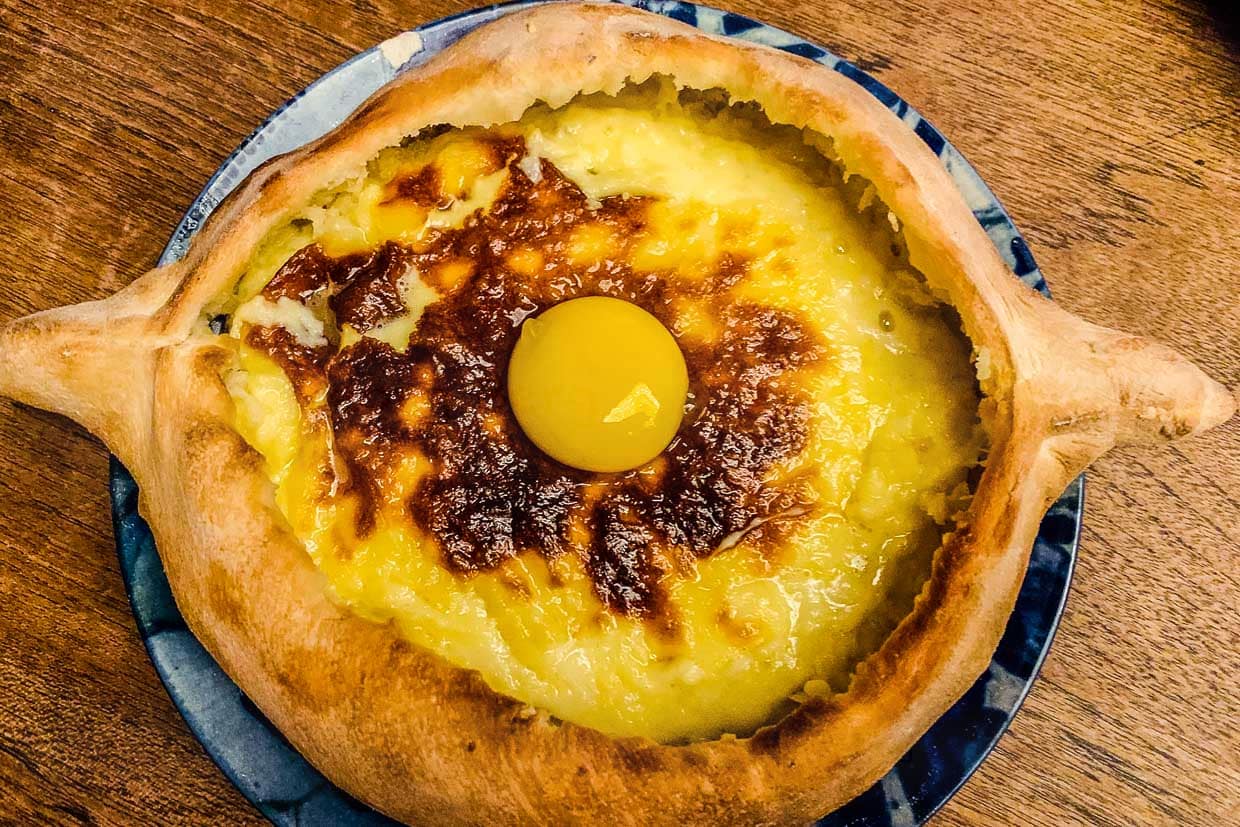 Gehört zu den Big Five der georgischen Küche: Chatschapuri