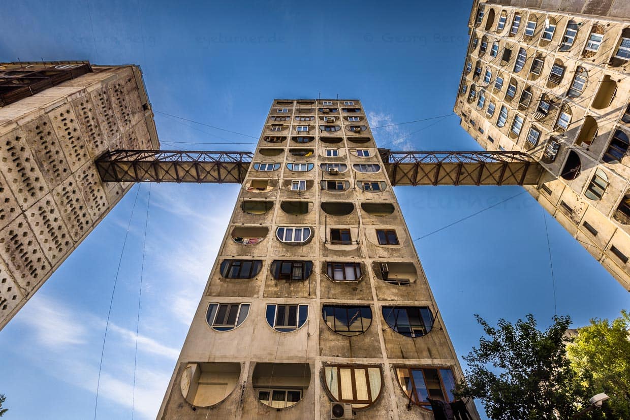 Brücken in schwindelerregender Höhe sind das Markenzeichen der Tbilisi Skybridge / © Foto: Georg Berg