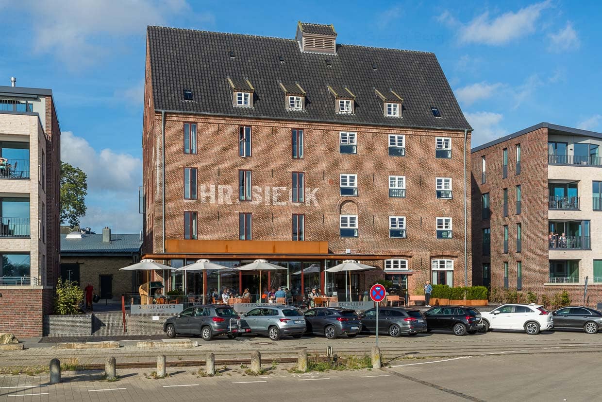 Grenier sud à Kappeln, utilisé comme grenier à céréales de 1930 à 1942 et comme grenier du Reich de 1936 à 1939. Depuis 2022, après rénovation, il est devenu un hôtel et un bistrot avec un concept de durabilité et un design moderne / © Photo : Georg Berg