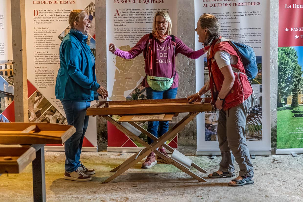 Château de la Roche Courbon sur la Charente, des visites guidées d'une partie du château, propriété de la famille et habité, sont possibles, ici une collection de jeux médiévaux / © Photo : Georg Berg