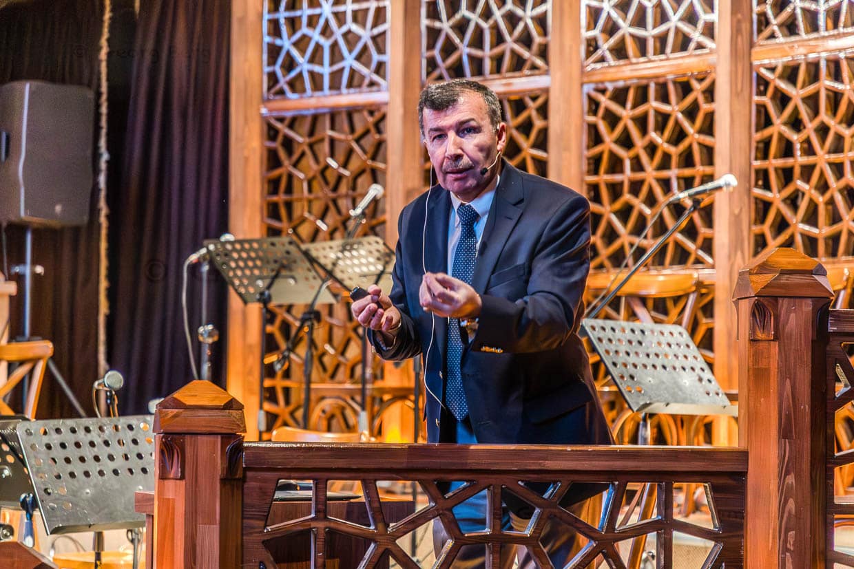 Professor Bilal Kuşpinar bei einer Vorlesung im İrfan Medeniyeti Araştırma ve Kültür Merkezi (İRFA), einem Forschungs- und Kulturzentrum in Konya / © Foto: Georg Berg