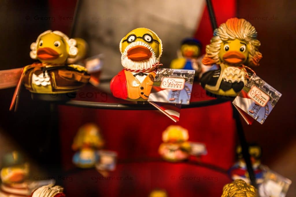 Original Austro-Ducks. Handbemalte Enten aus Naturkautschuk bilden bekannte österreichische Persönlichkeiten ab. Von Wolfgang Amadeus Mozart bis Sigmund Freud / © Foto: Georg Berg