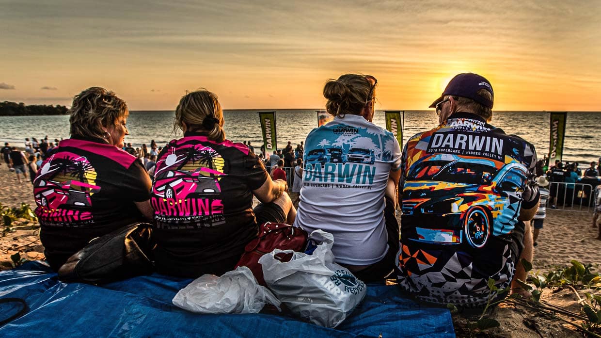 Nach Sonnenuntergang genießen vor allem Einheimische den Feierabendmarkt am Mindil Beach von Darwin / © Foto: Georg Berg