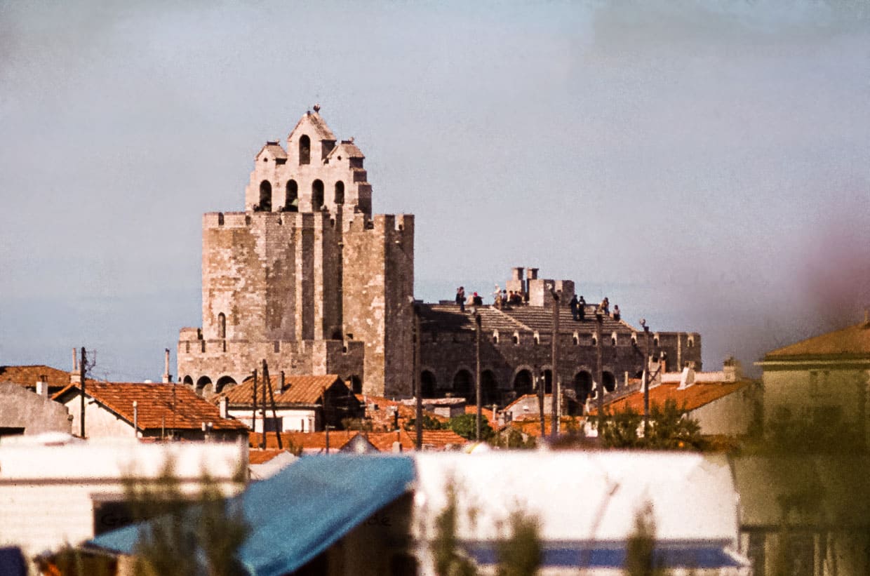 Das Dach der Kirche Notre Dame des Saintes Maries steht Besuchern offen / © Foto: Georg Berg
