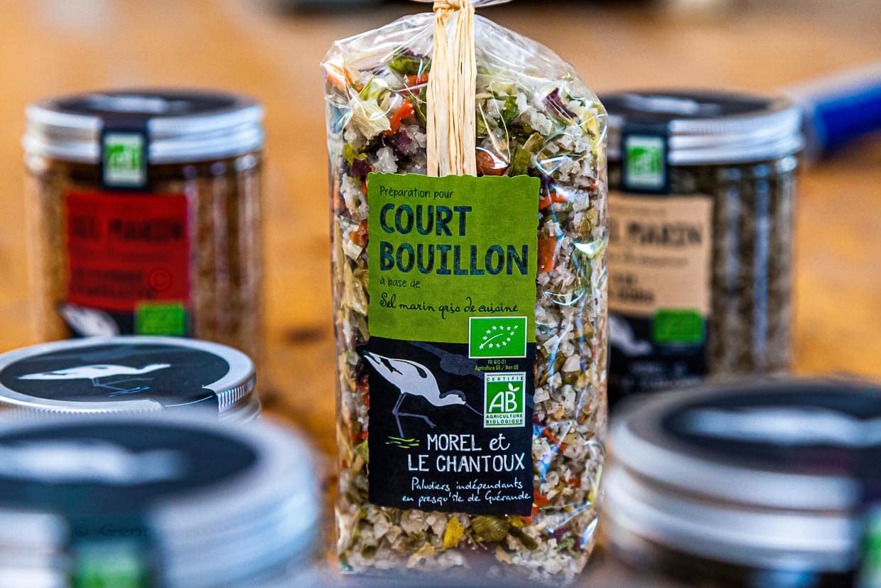 Die Produkte von Morel et Le Chantoux gibt es in diversen Feinkostgeschäften der Bretagne / © Foto: Georg Berg