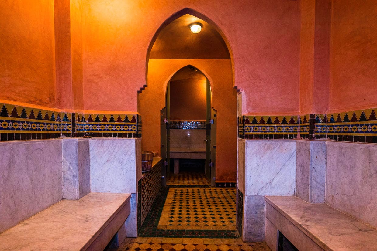 Die im Riad angebotenen Wellness-Anwendungen durch einen Tellak (zugleich Masseur und Bademeister) sollten im voraus gebucht werden / © Foto: Georg Berg