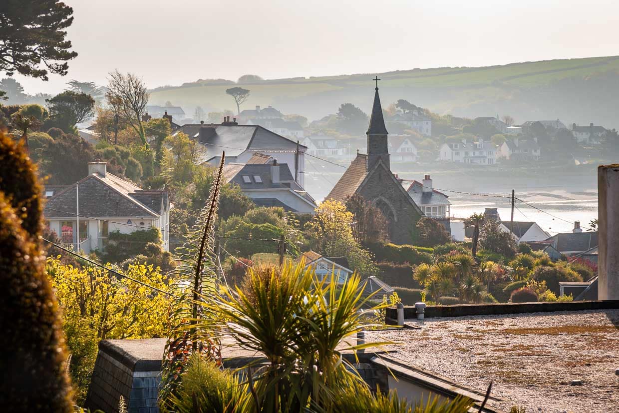 Pittoreske Ausblicke bieten sich aus vielen Fenstern des Hotel Tresanton. Hier ein Blick Richtung Ortszentrum von St. Mawes / © Foto: Georg Berg