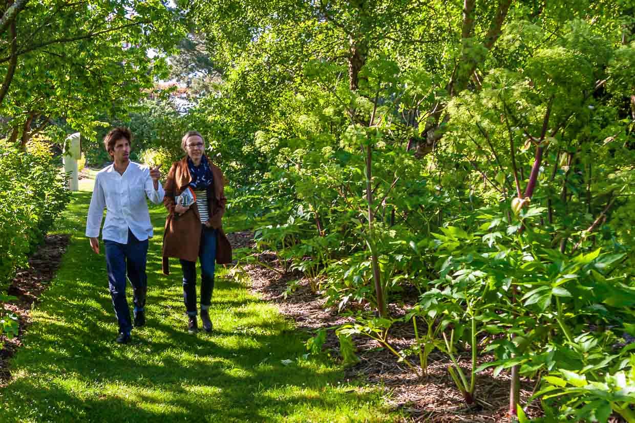 Spaziergang durch die Gärten am Château Richeux / © Foto: Georg Berg