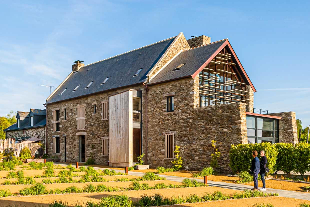 Im Haus Gwenn der Fèrme du Vent befindet sich das keltische Bad und der Wellnessbereich / © Foto: Georg Berg