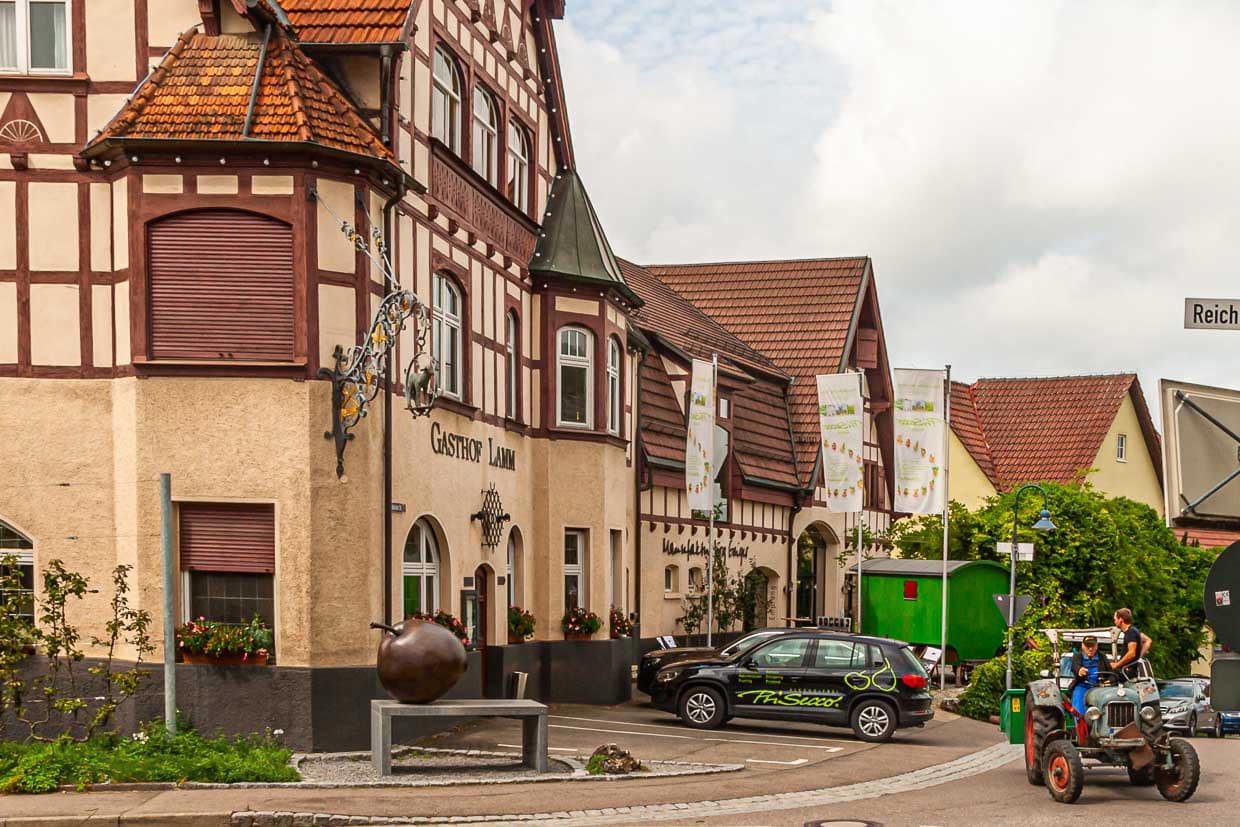 Der Gasthof Lamm in Schlat. Bereits seit dem 17. Jahrhundert in Familienbesitz. Hier werden schon seit je her Destillate gebrannt / © Foto: Georg Berg