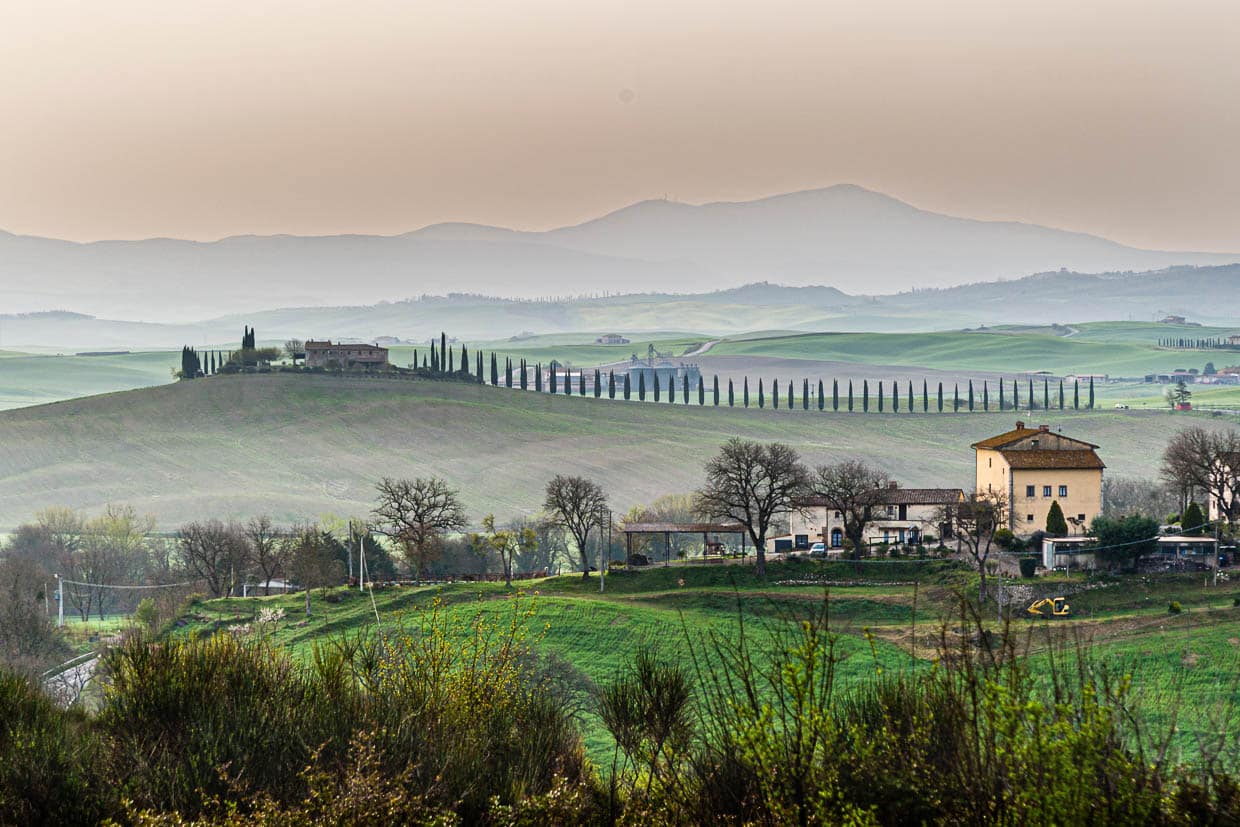 Hügel, Zypressen, Felder, Entspannung ...  / © Foto: Georg Berg