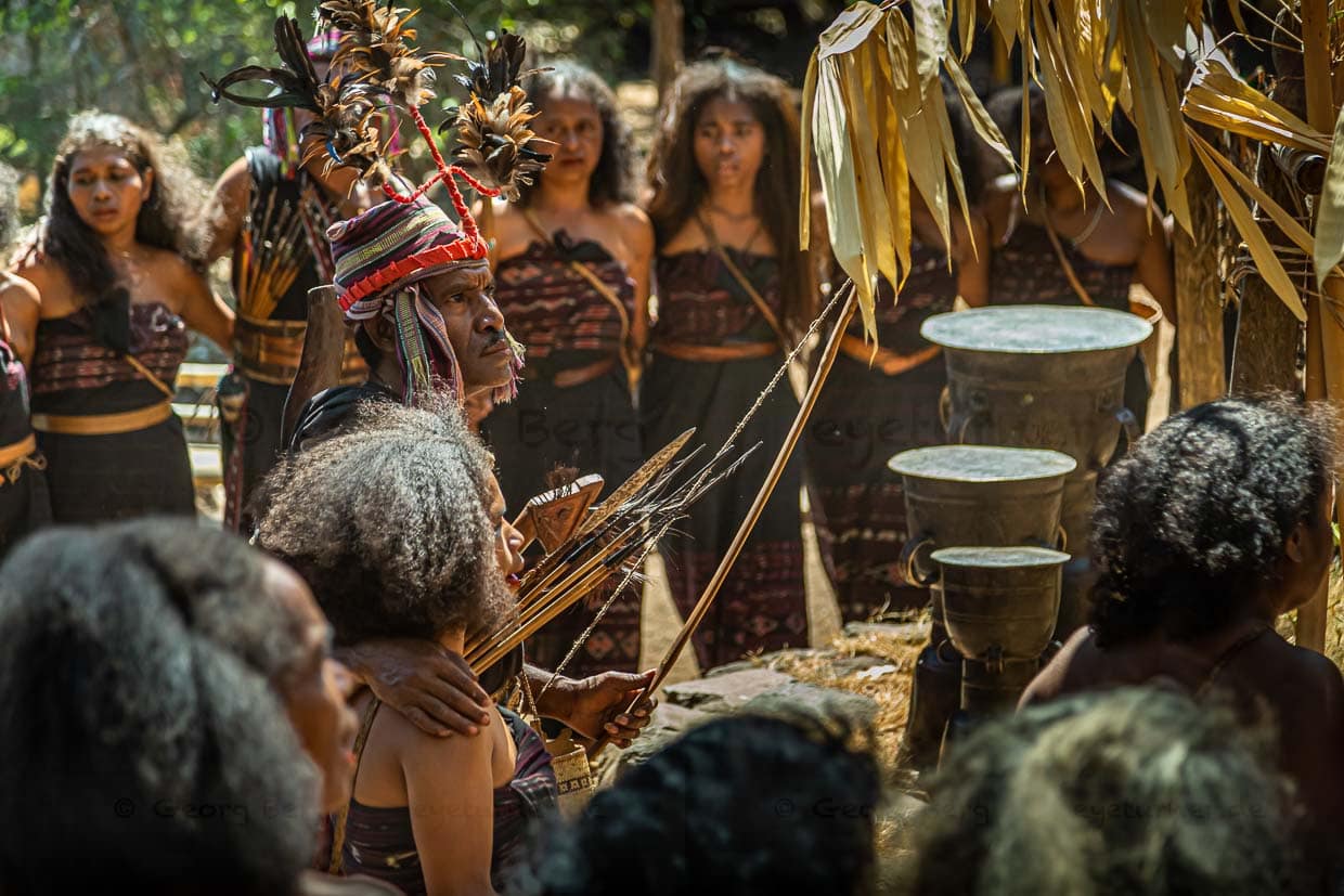 No Moko - No Marry, so lautet die Zauberformel. Ohne Bronzetrommeln kann ein Brautpaar nie zusammenkommen / © Foto: Georg Berg