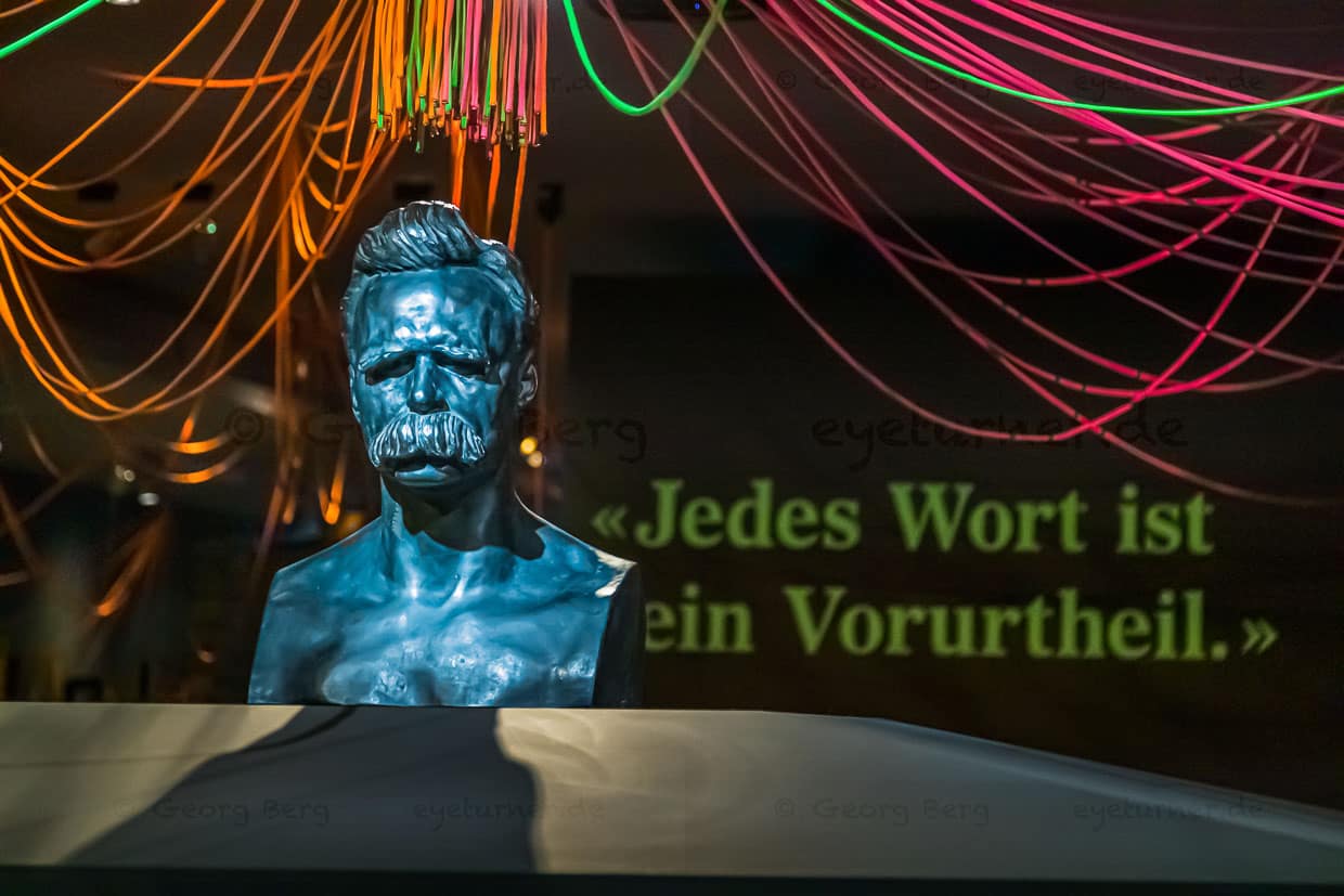 Einige Aphorismen aus dem Werk von Friedrich Nietzsche sind ebenso bekannt wie sein mächtiger Schnauz / © Foto: Georg Berg
