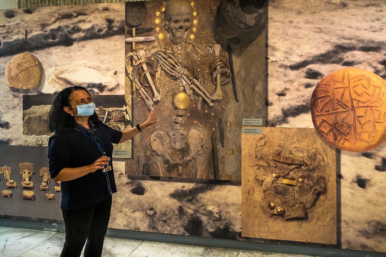 Erst 2003 wurden die Goldschätze von Slatiniza dort in Gräbern gefunden. Heute sind sie im Nationalhistorischen Museum von Sofia ausgestellt / © Foto: Georg Berg