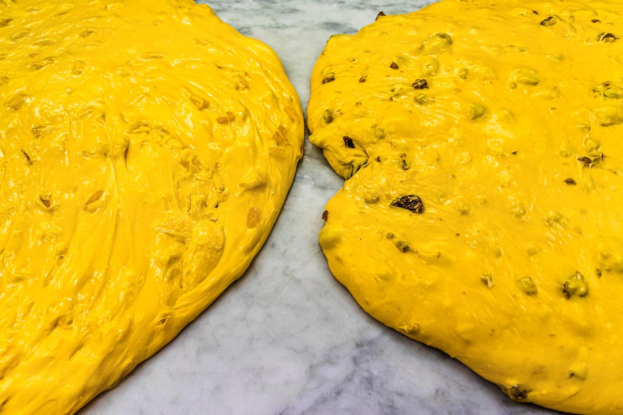 Der Teig für den Sommer-Panettone und den Traditzionale kommt das erste Mal zur Ruhe