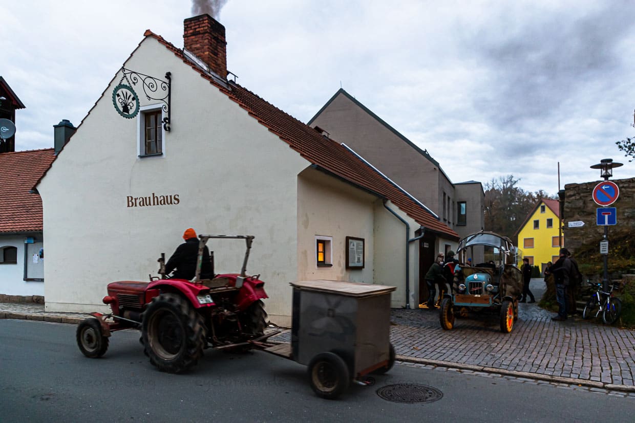 In eigenen Tanks holen die Hausbrauer ihre Stammwürze am Zoigl-Brauhaus ab