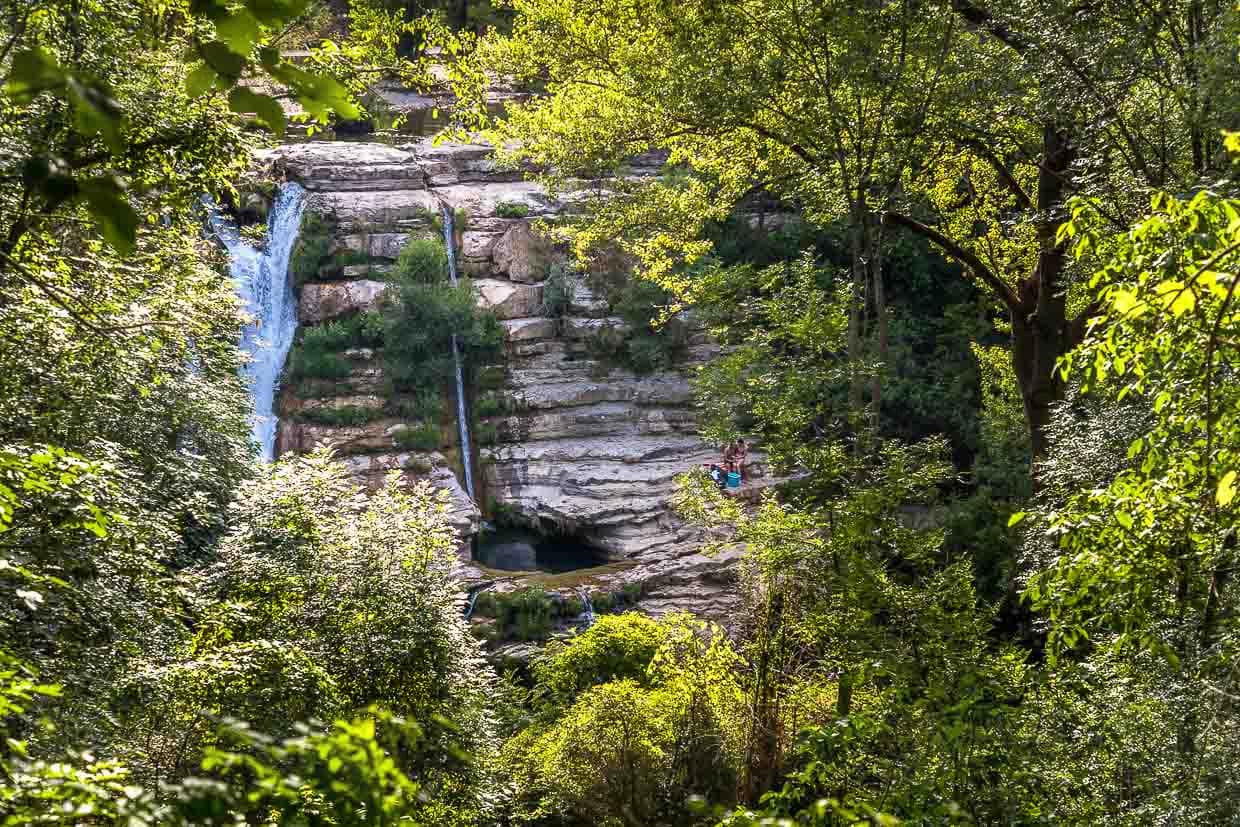 Die Vis bildet den Wasserfall von Navacelles. Im Sommer bietet das nur 12 Grad kalte Wasser eine angenehme Erfrischung / © Foto: Georg Berg